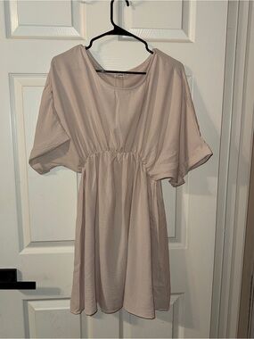 Women’s Flutter Sleeve Elastic Waist Dress in Ivory